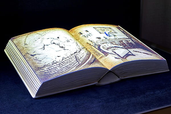 控室が魔法の空間に！ステラ・デル・アンジェロ“絵本マッピング”の驚きと感動をレポート