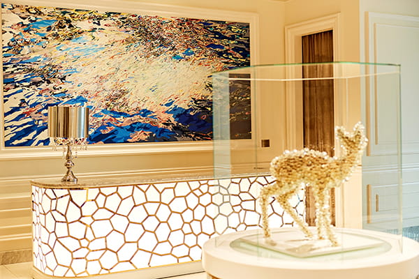 結婚式と現代アートが融合！ステラ・デル・アンジェロ館内の魅力的な現代絵画コレクション